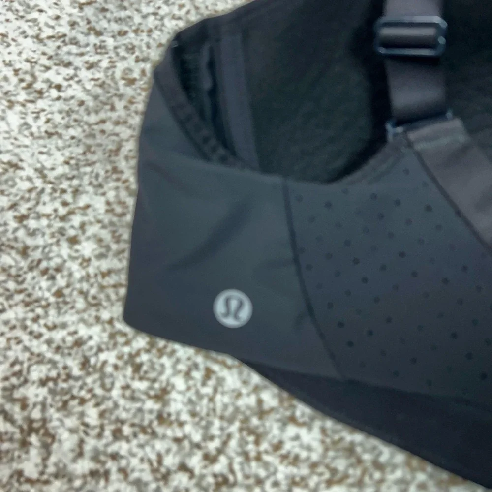 Lululemon Sports Bra Womens 32 Black Support Adjustable Hook Back‎ Workout Gym